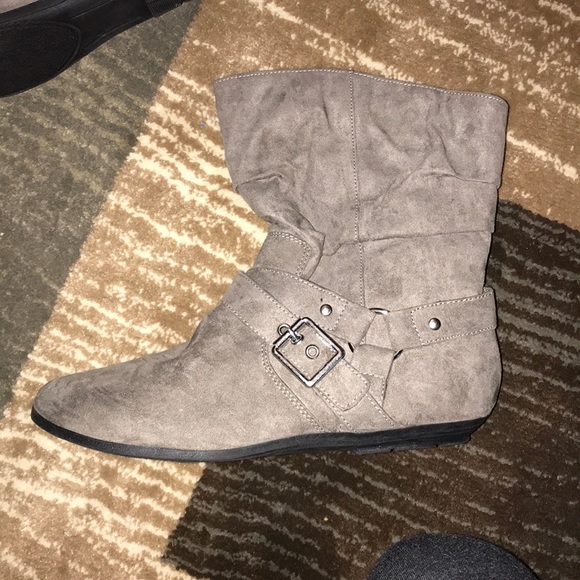 Boots - Picture 4 of 4